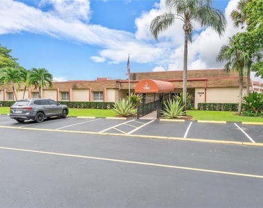 1010 Country Club Drive - Photo Thumbnail 10