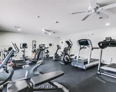 1010 Country Club Drive - Photo Thumbnail 12