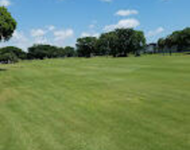 1010 Country Club Drive - Photo Thumbnail 6