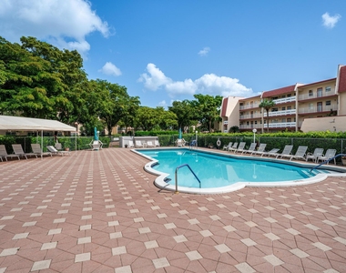 1010 Country Club Drive - Photo Thumbnail 16