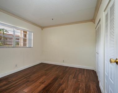 1010 Country Club Drive - Photo Thumbnail 3