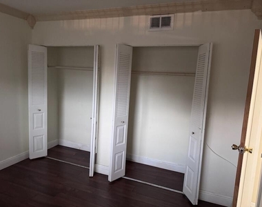 1010 Country Club Drive - Photo Thumbnail 5