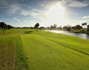 1010 Country Club Drive - Photo Thumbnail 7