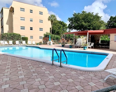 1010 Country Club Drive - Photo Thumbnail 13