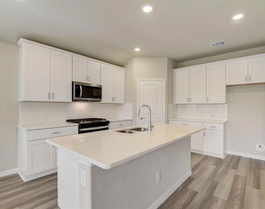 310 Sugarlands Drive - Photo Thumbnail 6
