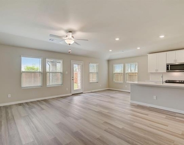 310 Sugarlands Drive - Photo Thumbnail 10
