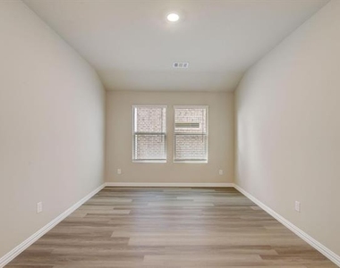 310 Sugarlands Drive - Photo Thumbnail 16