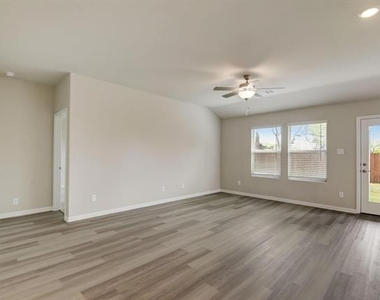 310 Sugarlands Drive - Photo Thumbnail 12