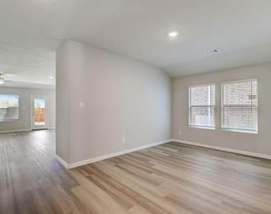 310 Sugarlands Drive - Photo Thumbnail 15