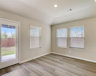 310 Sugarlands Drive - Photo Thumbnail 14