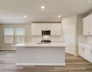 310 Sugarlands Drive - Photo Thumbnail 2