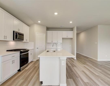310 Sugarlands Drive - Photo Thumbnail 8