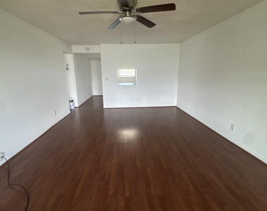2615 Ne 3rd Court - Photo Thumbnail 7