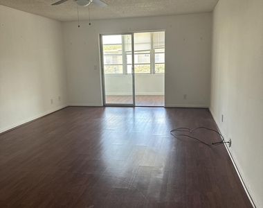 2615 Ne 3rd Court - Photo Thumbnail 11