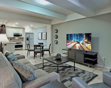 7117 E Rancho Vista Drive - Photo Thumbnail 13