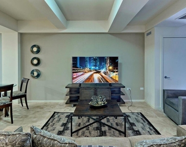 7117 E Rancho Vista Drive - Photo Thumbnail 12