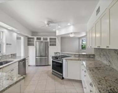 1705 Ne 26th Avenue - Photo Thumbnail 3