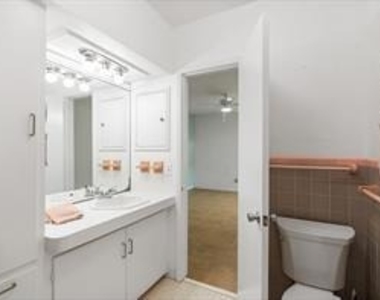 1705 Ne 26th Avenue - Photo Thumbnail 7