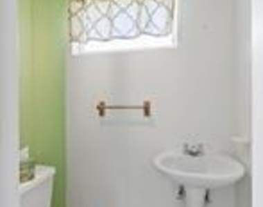 1705 Ne 26th Avenue - Photo Thumbnail 8