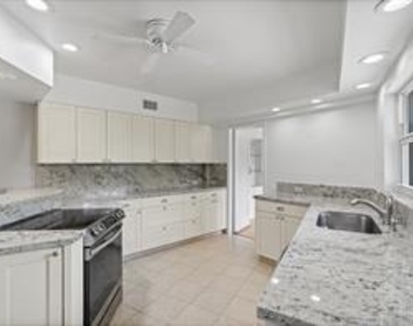 1705 Ne 26th Avenue - Photo Thumbnail 2