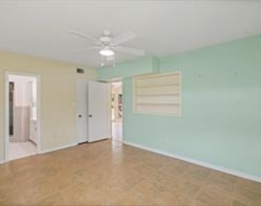 1705 Ne 26th Avenue - Photo Thumbnail 6
