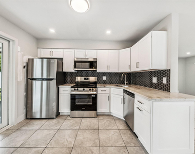 4800 Ne 4th Avenue - Photo Thumbnail 2