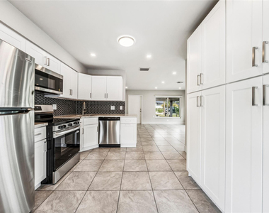4800 Ne 4th Avenue - Photo Thumbnail 3