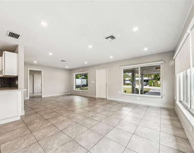 4800 Ne 4th Avenue - Photo Thumbnail 14