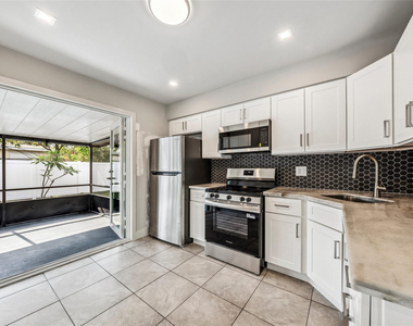 4800 Ne 4th Avenue - Photo Thumbnail 4
