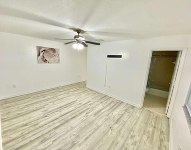 18951 Sw 113th Place - Photo Thumbnail 2