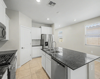 14155 W Georgia Drive - Photo Thumbnail 7