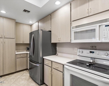 4525 N 66 Street - Photo Thumbnail 10
