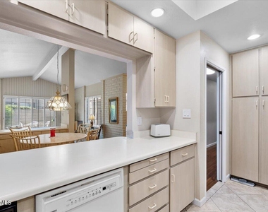 4525 N 66 Street - Photo Thumbnail 11