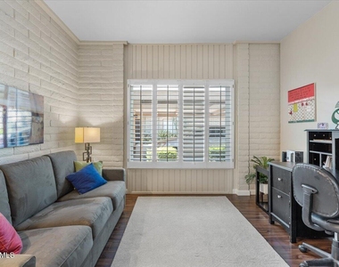 4525 N 66 Street - Photo Thumbnail 18