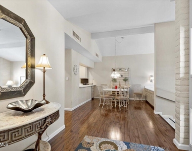 4525 N 66 Street - Photo Thumbnail 4