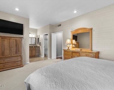 4525 N 66 Street - Photo Thumbnail 15