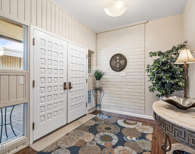 4525 N 66 Street - Photo Thumbnail 3