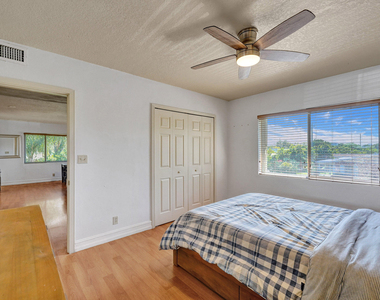 1423 Holly Heights Drive - Photo Thumbnail 2