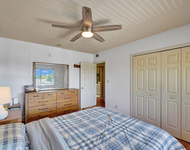 1423 Holly Heights Drive - Photo Thumbnail 3