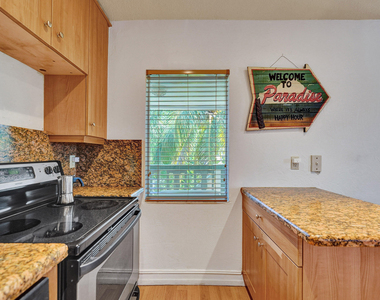 1423 Holly Heights Drive - Photo Thumbnail 13