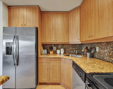1423 Holly Heights Drive - Photo Thumbnail 11
