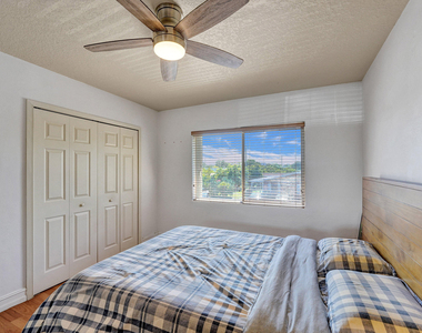 1423 Holly Heights Drive - Photo Thumbnail 4