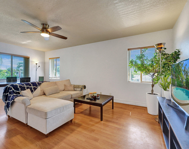 1423 Holly Heights Drive - Photo Thumbnail 8