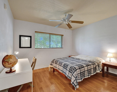 1423 Holly Heights Drive - Photo Thumbnail 15