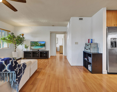 1423 Holly Heights Drive - Photo Thumbnail 6