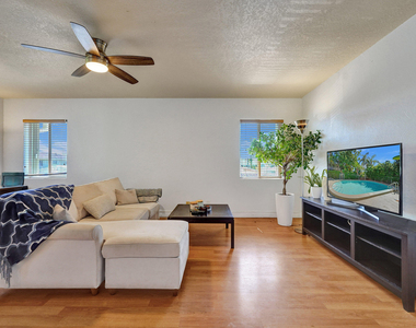 1423 Holly Heights Drive - Photo Thumbnail 7