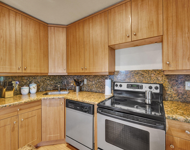 1423 Holly Heights Drive - Photo Thumbnail 10