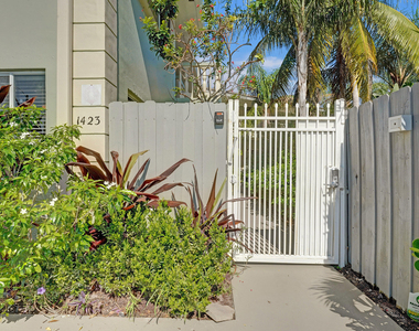 1423 Holly Heights Drive - Photo Thumbnail 21