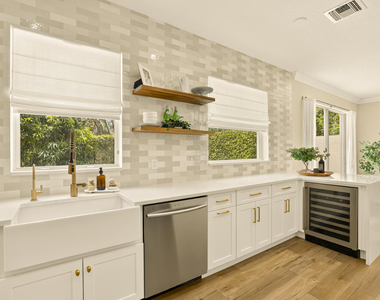 7630 Topiary Avenue - Photo Thumbnail 18