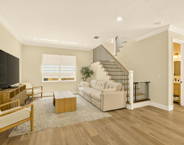 7630 Topiary Avenue - Photo Thumbnail 4